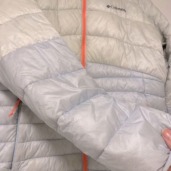 Like new - Columbia Omni-Heat™ thermal reflectiveLIGHTWEIGHT WARMTH- medium - Picture 7 of 7